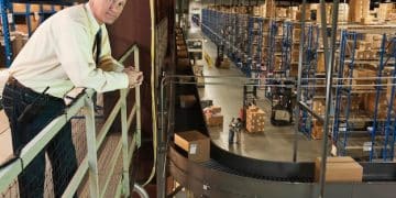 Logistics and E-commerce Convergence: Meeting US Customer Needs - Cover Image